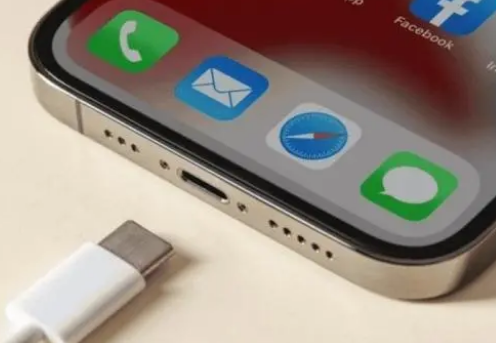 小榄镇苹果15维修分享iPhone15改USB-C接口后能和安卓用户互借充电器吗